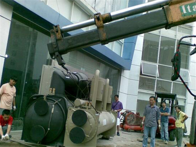 新余市随车吊和汽车吊的核心区别是什么？哪种更省钱？